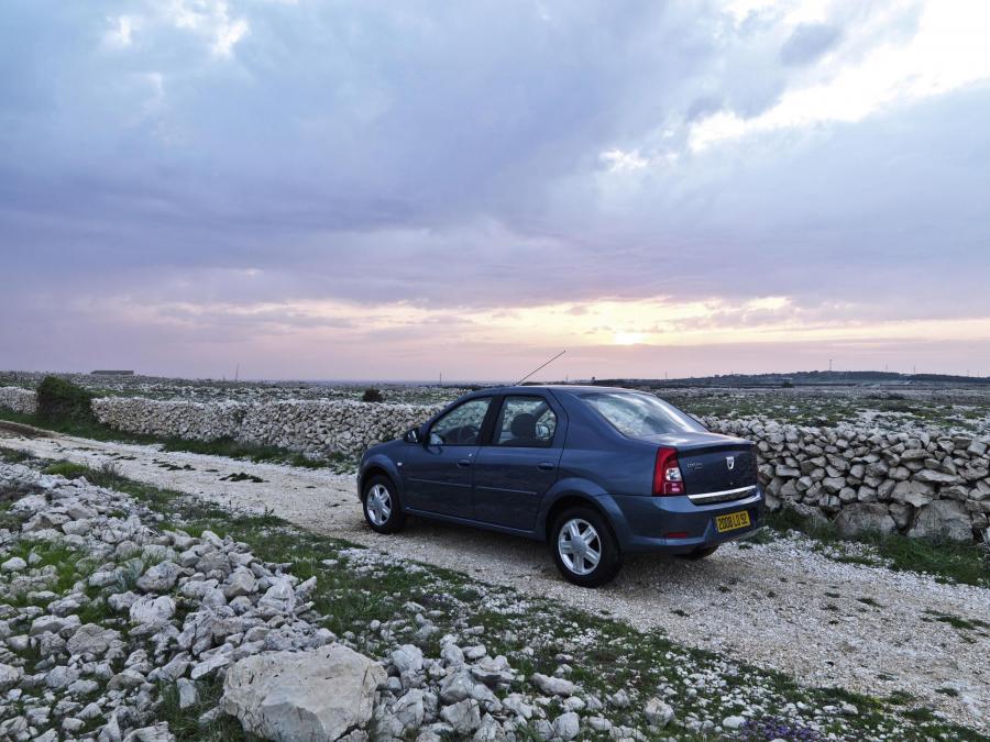  Dacia Logan 2008 года  (фото 38 из 81)